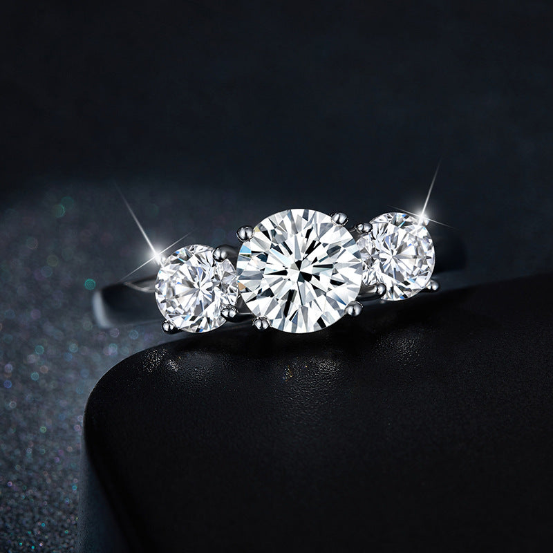 S925 Round-Cut Full Moissanite (Even Side Stones) Ring With 2 Side Stones 1CT 【6#16】