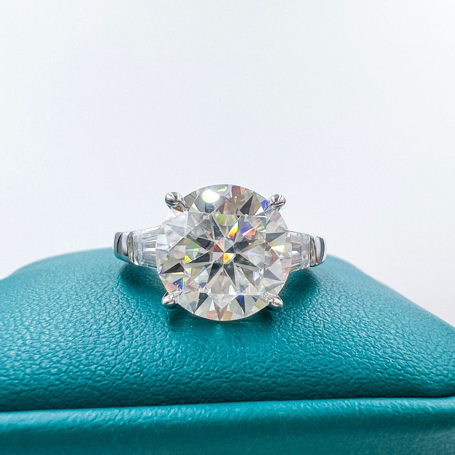S925 Round-Cut Moissanite Ring Plated 18k Gold【6.2#137】